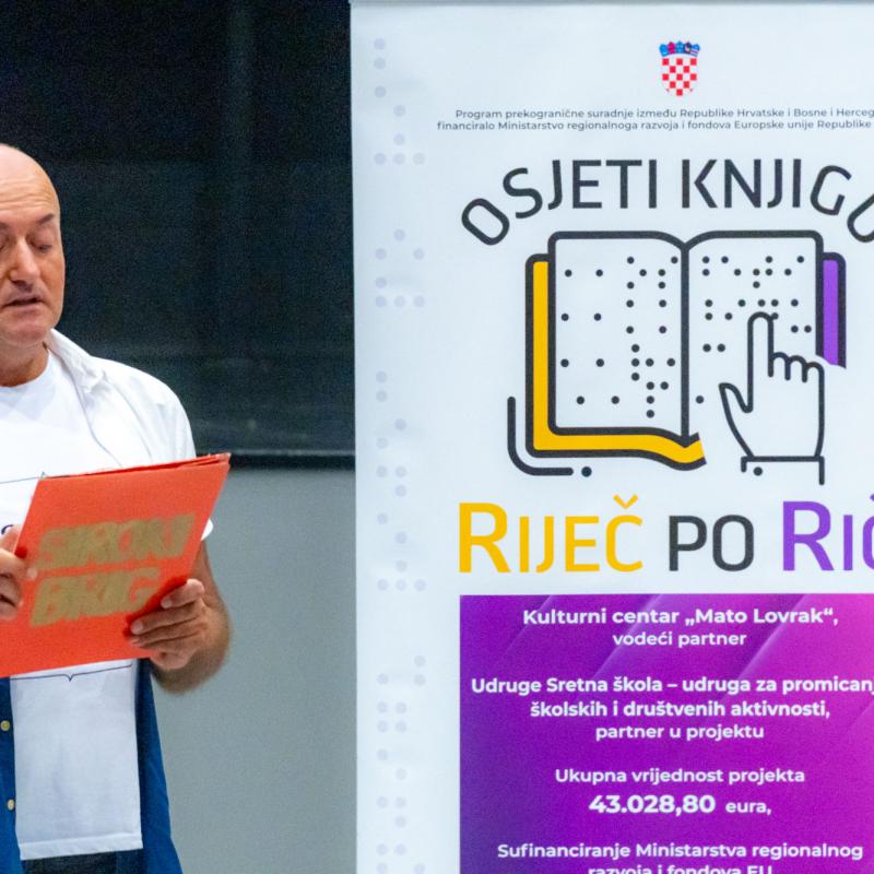 IZLOŽBA O MATI LOVRAKU I AUDIO ZBIRKA A. B. ŠIMIĆA PREDSTAVLJENI U BJELOVARSKOJ GIMNAZIJI