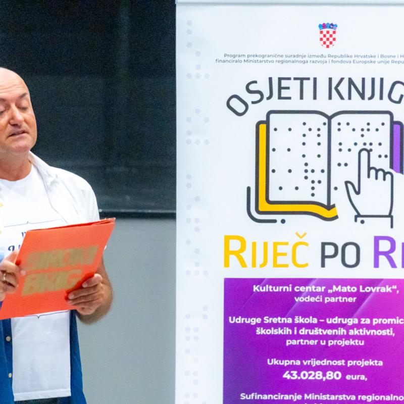 IZLOŽBA O MATI LOVRAKU I AUDIO ZBIRKA A. B. ŠIMIĆA PREDSTAVLJENI U BJELOVARSKOJ GIMNAZIJI