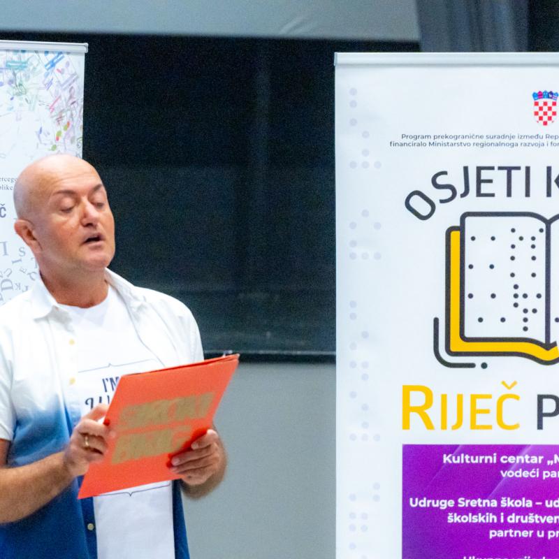 IZLOŽBA O MATI LOVRAKU I AUDIO ZBIRKA A. B. ŠIMIĆA PREDSTAVLJENI U BJELOVARSKOJ GIMNAZIJI