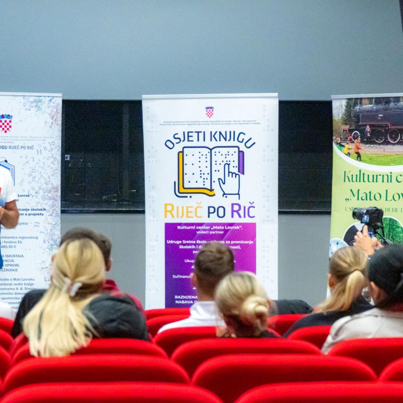 IZLOŽBA O MATI LOVRAKU I AUDIO ZBIRKA A. B. ŠIMIĆA PREDSTAVLJENI U BJELOVARSKOJ GIMNAZIJI