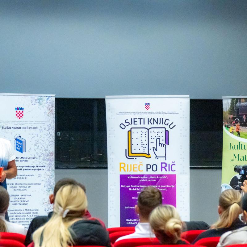 IZLOŽBA O MATI LOVRAKU I AUDIO ZBIRKA A. B. ŠIMIĆA PREDSTAVLJENI U BJELOVARSKOJ GIMNAZIJI