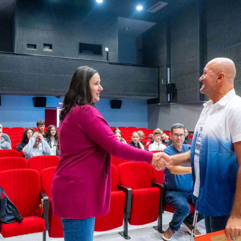 IZLOŽBA O MATI LOVRAKU I AUDIO ZBIRKA A. B. ŠIMIĆA PREDSTAVLJENI U BJELOVARSKOJ GIMNAZIJI