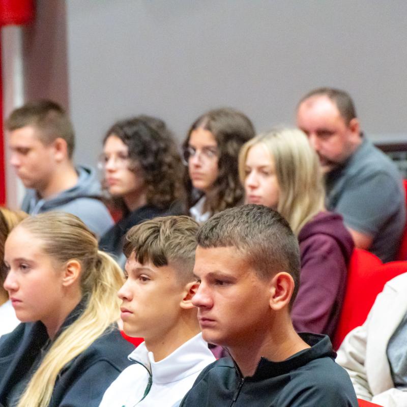 IZLOŽBA O MATI LOVRAKU I AUDIO ZBIRKA A. B. ŠIMIĆA PREDSTAVLJENI U BJELOVARSKOJ GIMNAZIJI