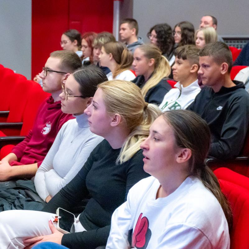 IZLOŽBA O MATI LOVRAKU I AUDIO ZBIRKA A. B. ŠIMIĆA PREDSTAVLJENI U BJELOVARSKOJ GIMNAZIJI