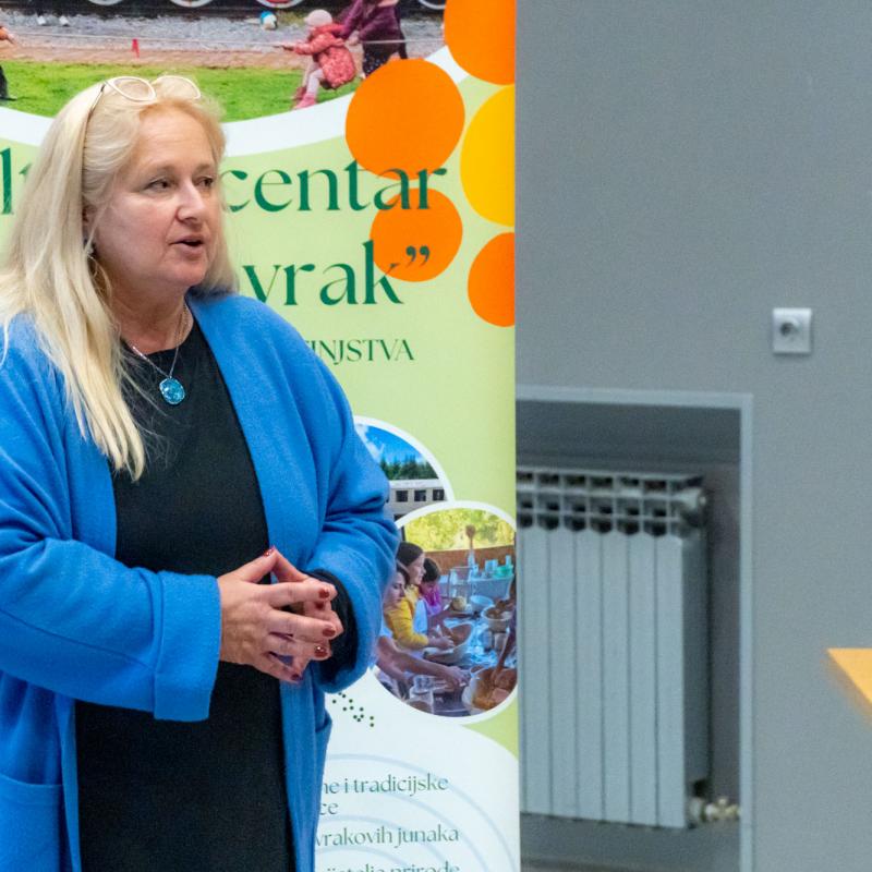 IZLOŽBA O MATI LOVRAKU I AUDIO ZBIRKA A. B. ŠIMIĆA PREDSTAVLJENI U BJELOVARSKOJ GIMNAZIJI