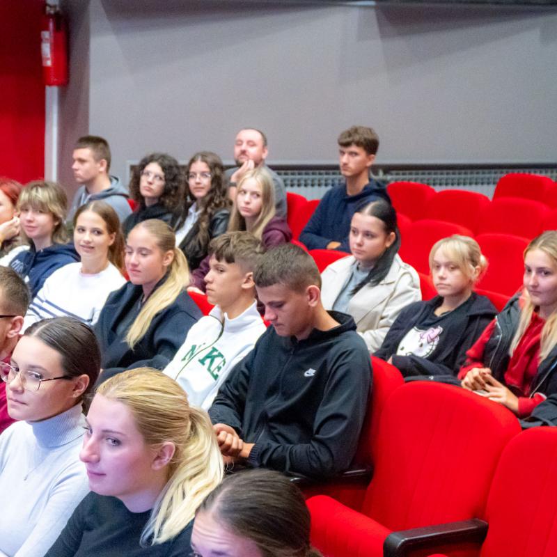 IZLOŽBA O MATI LOVRAKU I AUDIO ZBIRKA A. B. ŠIMIĆA PREDSTAVLJENI U BJELOVARSKOJ GIMNAZIJI