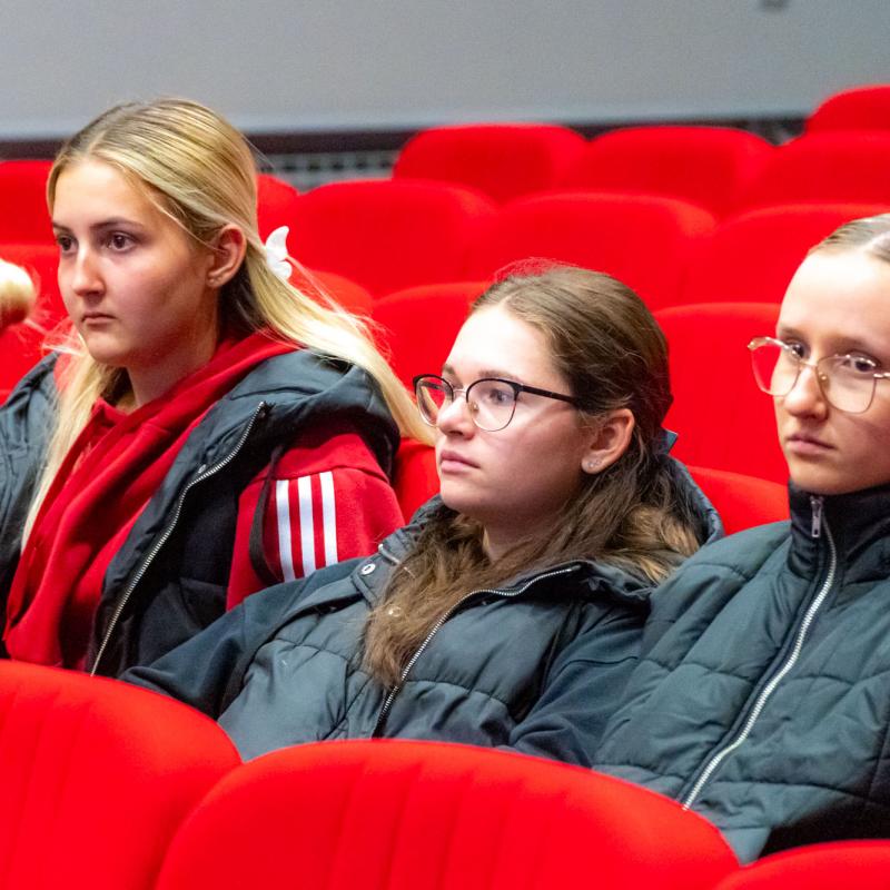 IZLOŽBA O MATI LOVRAKU I AUDIO ZBIRKA A. B. ŠIMIĆA PREDSTAVLJENI U BJELOVARSKOJ GIMNAZIJI