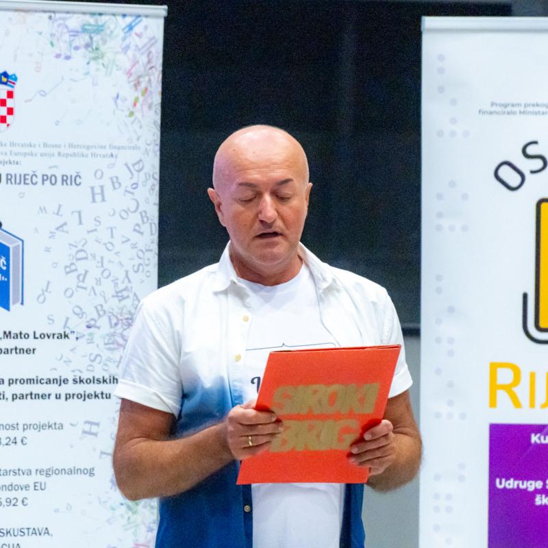 IZLOŽBA O MATI LOVRAKU I AUDIO ZBIRKA A. B. ŠIMIĆA PREDSTAVLJENI U BJELOVARSKOJ GIMNAZIJI