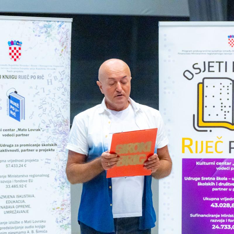 IZLOŽBA O MATI LOVRAKU I AUDIO ZBIRKA A. B. ŠIMIĆA PREDSTAVLJENI U BJELOVARSKOJ GIMNAZIJI