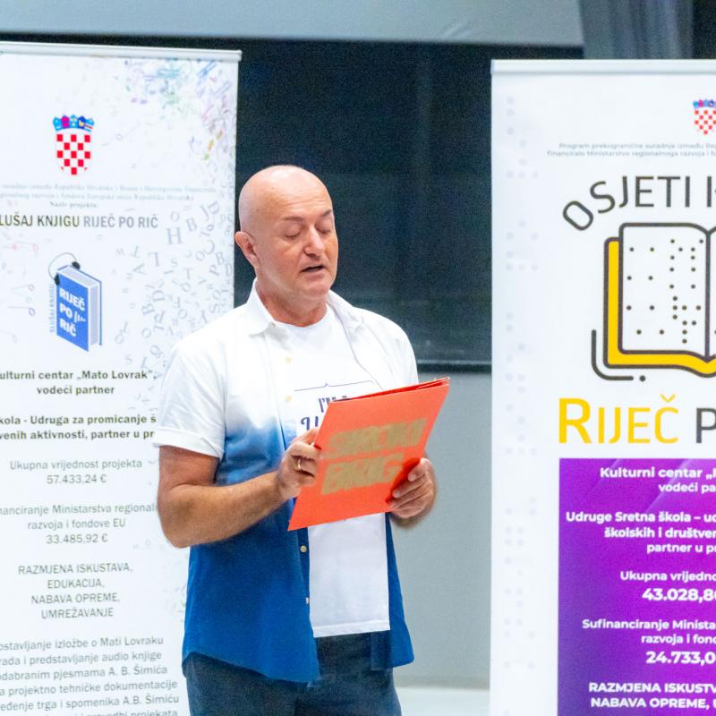 IZLOŽBA O MATI LOVRAKU I AUDIO ZBIRKA A. B. ŠIMIĆA PREDSTAVLJENI U BJELOVARSKOJ GIMNAZIJI