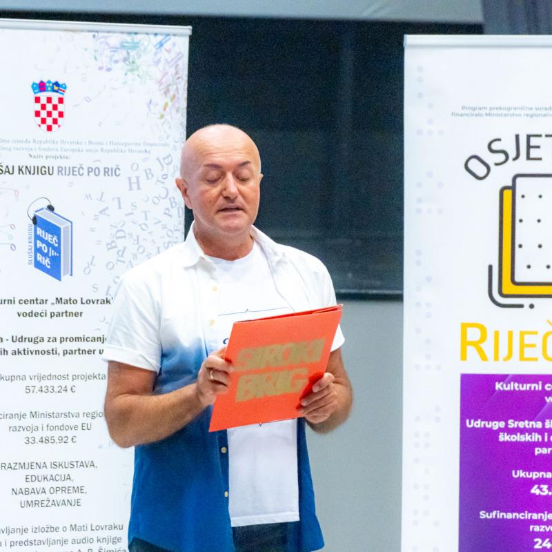 IZLOŽBA O MATI LOVRAKU I AUDIO ZBIRKA A. B. ŠIMIĆA PREDSTAVLJENI U BJELOVARSKOJ GIMNAZIJI